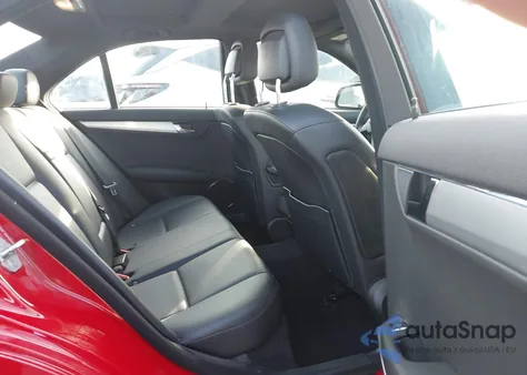 2009 Mercedes-Benz C 300 Luxury 4Matic/Sport 4Matic z USA, uszkodzony, nr VIN WDDGF81X39R084532